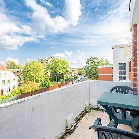 Private Apartment *